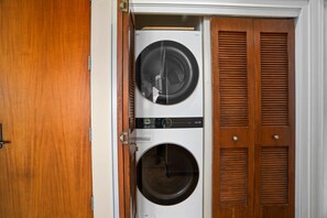 Condo (2 Bedrooms) | Laundry room