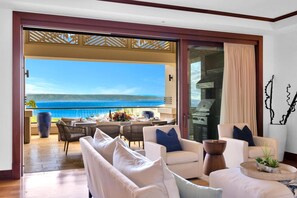 Condo (6 Bedrooms) | Living room | TV