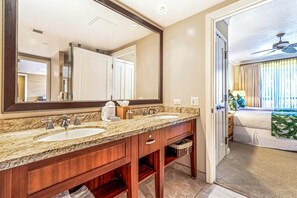 Condo (3 Bedrooms) | Bathroom | Shower, designer toiletries