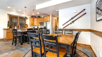 Studio (Multiple Bedrooms) | Restauration