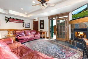 Studio (Multiple Bedrooms) | Living room | TV