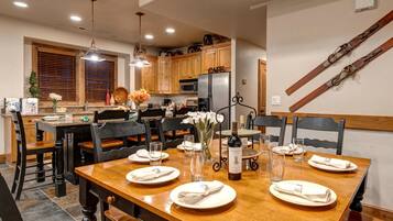 Maison mitoyenne (Multiple Bedrooms) | Restauration