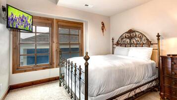 Studio (Multiple Bedrooms) | 8 chambres, espace de travail pour ordinateur portable