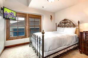 Studio (Multiple Bedrooms) | 8 bedrooms, laptop workspace, iron/ironing board, bed sheets