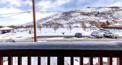 Spacious 8-bedroom Park City Collection Multi Unit Listing Private Hot Tubs Walk to Lifts and Main Street! Pps-1416/18