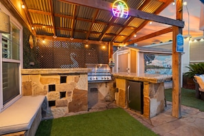 Terrace/patio - ATX Oasis! 3-Story Home w/ Heated Pool, Spa & Outdoor Fun - Close to downtown (Austin)