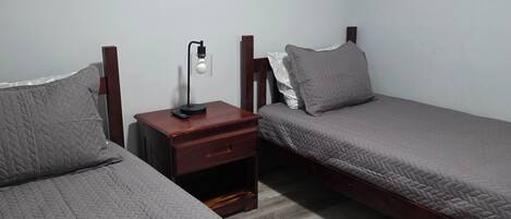 2 habitaciones, tabla de planchar con plancha y wifi gratis