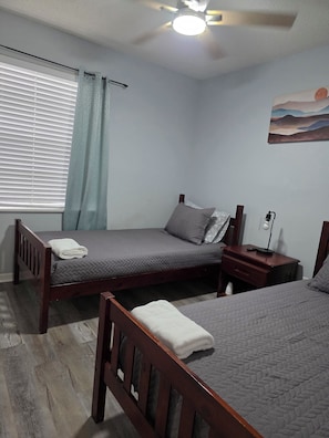 2 habitaciones, tabla de planchar con plancha y wifi gratis