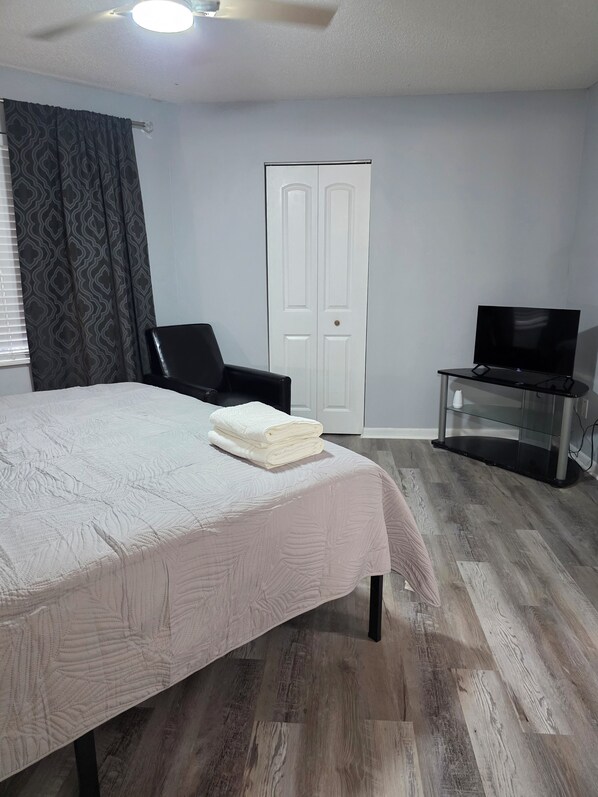 2 bedrooms, iron/ironing board, free WiFi, bed sheets
