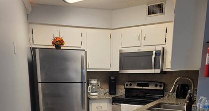 Charming 2-bedroom condo minutes from Orlando International Airport.
