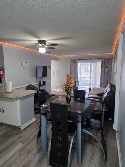 Charming 2-bedroom condo minutes from Orlando International Airport.
