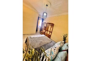 1 chambre, fer et planche à repasser, Wi-Fi gratuit, draps fournis