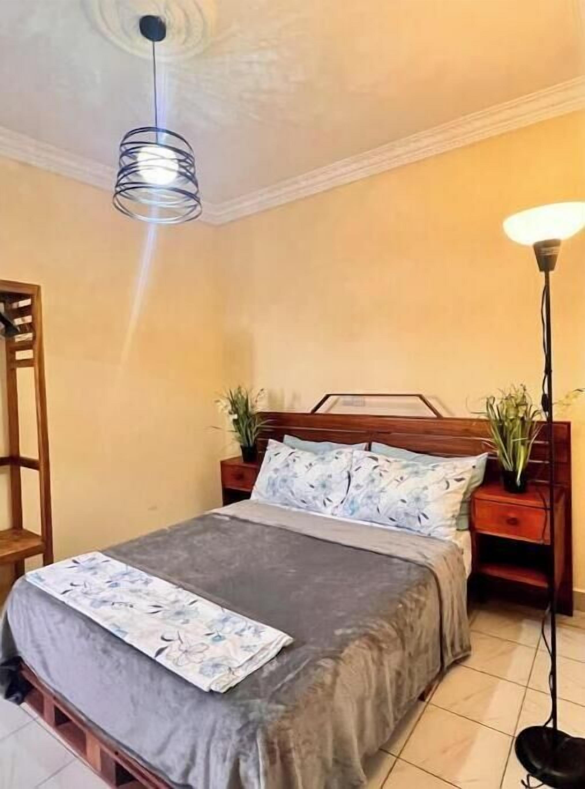 1 chambre, fer et planche à repasser, accès au Wi-Fi (inclus)