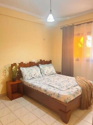 2 bedrooms, iron/ironing board, Internet, bed sheets