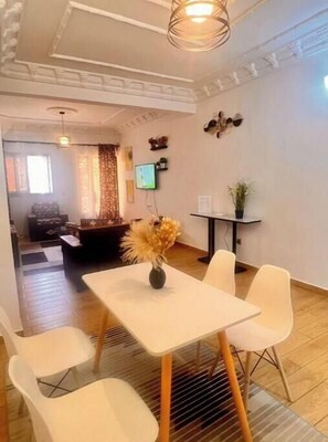 Dining - Residence Ethan Nji - Relaxing Flat (Yaoundé)