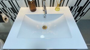 A bathroom with a white sink, a toilet, and a shower area. - Luxury Apartment: 3BR\2BA\6G Work, Studio & Family - Live Like a Local Peruvian (Lima)