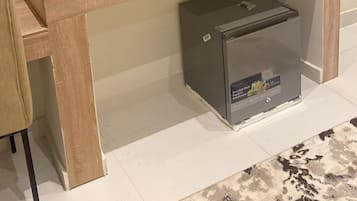 Habitación clásica | Caja fuerte, sistema de insonorización, tabla de planchar con plancha