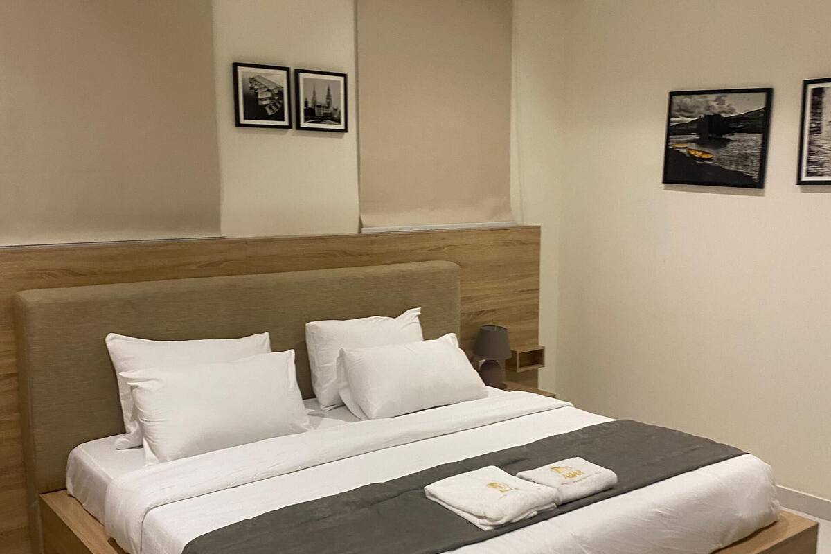 Classic Room | In-room safe, soundproofing, iron/ironing board, free WiFi