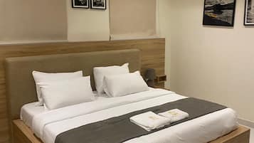 In-room safe, soundproofing, iron/ironing board, free WiFi