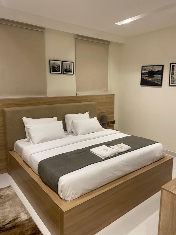 In-room safe, soundproofing, iron/ironing board, free WiFi