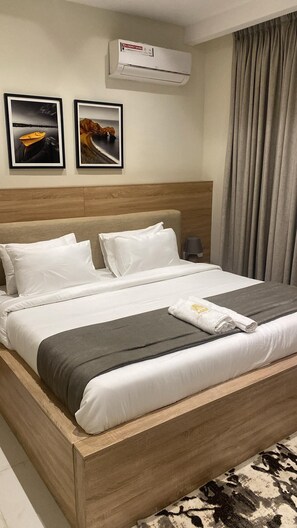 In-room safe, soundproofing, iron/ironing board, free WiFi