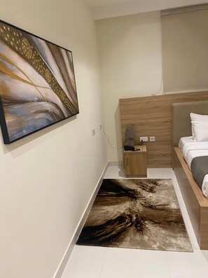 In-room safe, soundproofing, iron/ironing board, free WiFi
