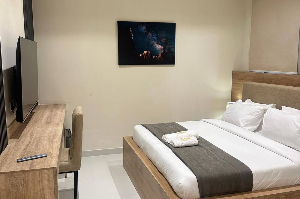 Adar Hotel