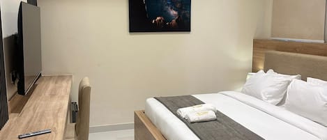 Classic Room | In-room safe, soundproofing, iron/ironing board, free WiFi