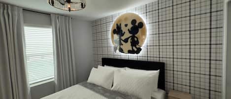 6 bedrooms, iron/ironing board, WiFi, bed sheets