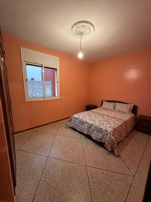 1 soverom, strykejern/-brett, wi-fi og sengetøy