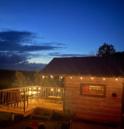 Spectacular Rustic & Cozy Cabin, (built for 2) running water, toilet and shower!