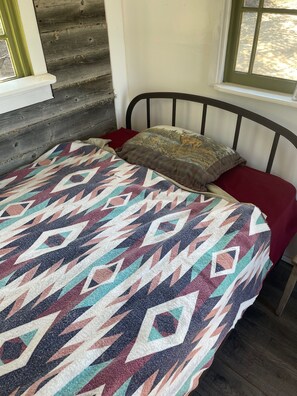 1 bedroom, bed sheets