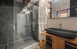 Shower, hair dryer - Cozy home in Barjac with WiFi (Barjac)