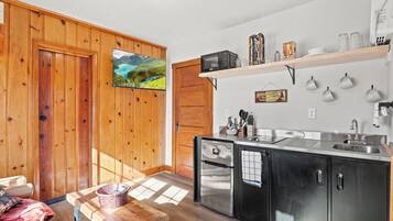 Cabin, Mountain View | Private kitchen