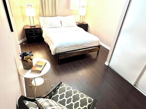 3 makuuhuonetta, silitysrauta/-lauta, Wi-Fi, vuodevaatteet