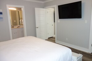 4 habitaciones, tabla de planchar con plancha, wifi y ropa de cama