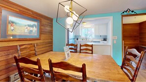 Dining - Snowlake B09 • Walk to Slopes & Activities! (Sugar Mountain)