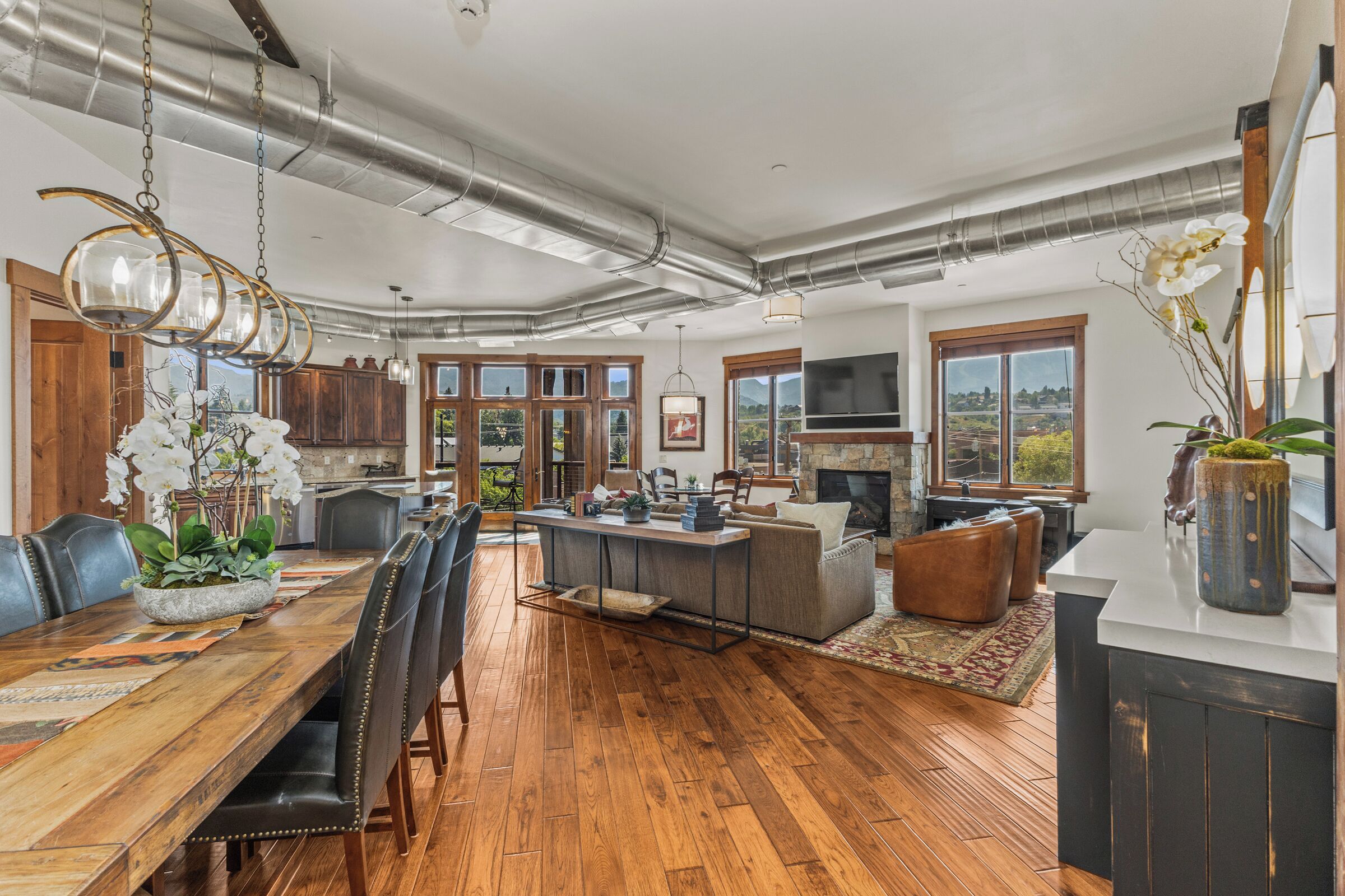 المنشأة من الداخل