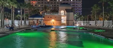 Alberca techada y alberca climatizada