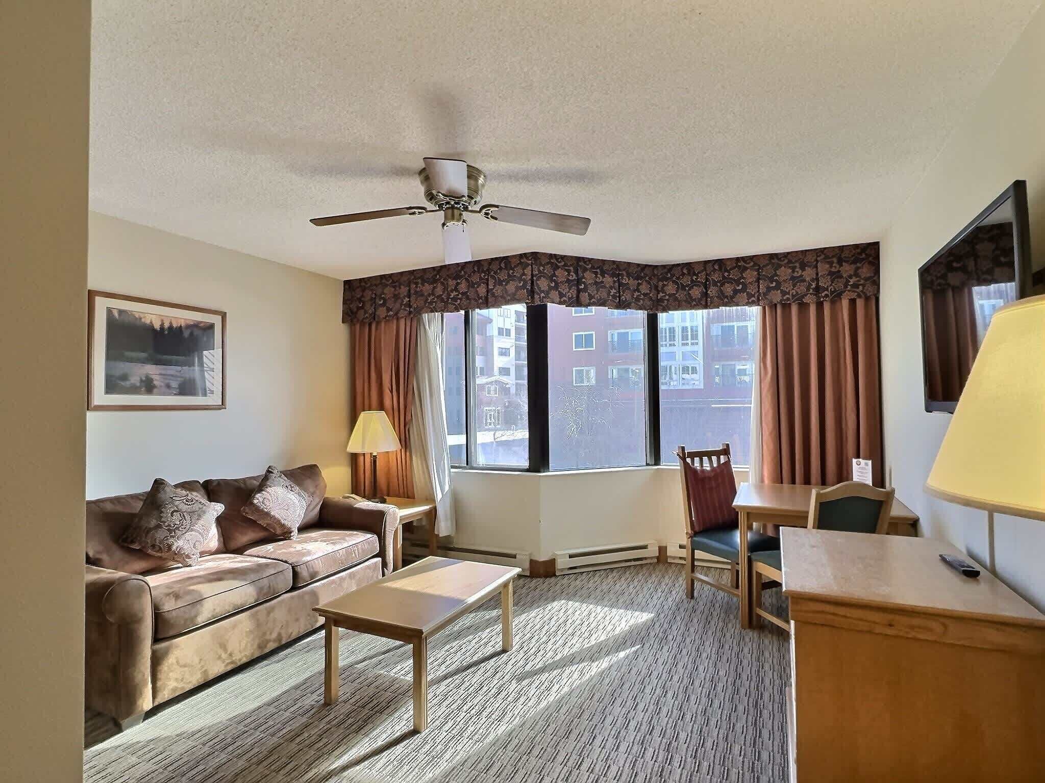 羽绒被、熨斗/熨衣板、免费 WiFi、床单