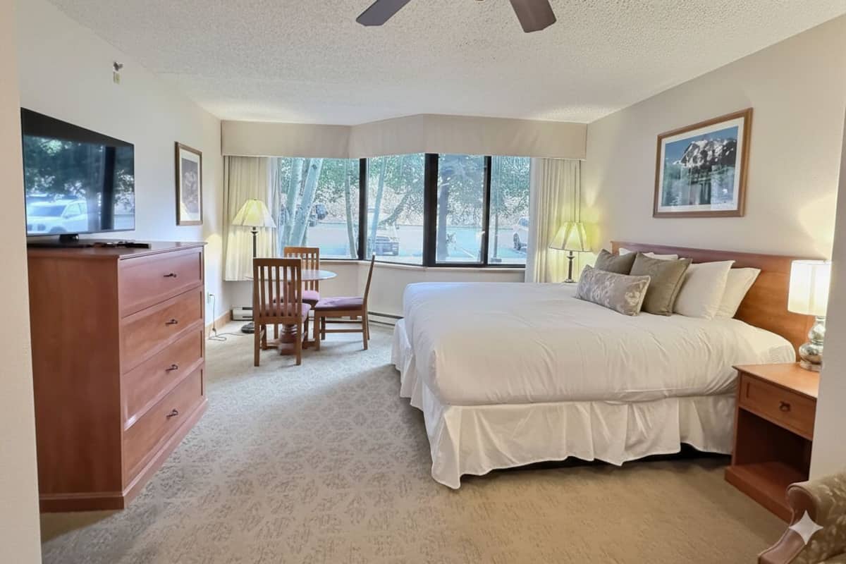 Family Studio | Down comforters, iron/ironing board, free WiFi