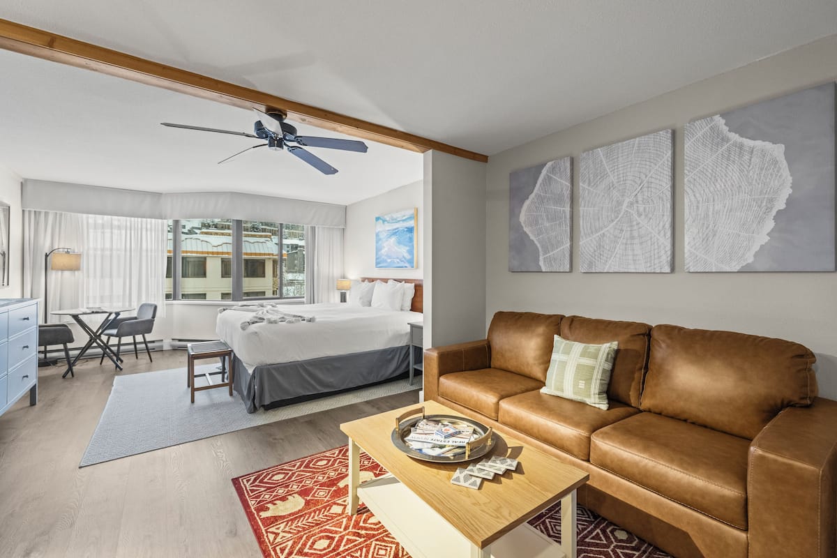 Design Studio No Resort Fee | Down duvets, iron/ironing board, free WiFi, bed sheets