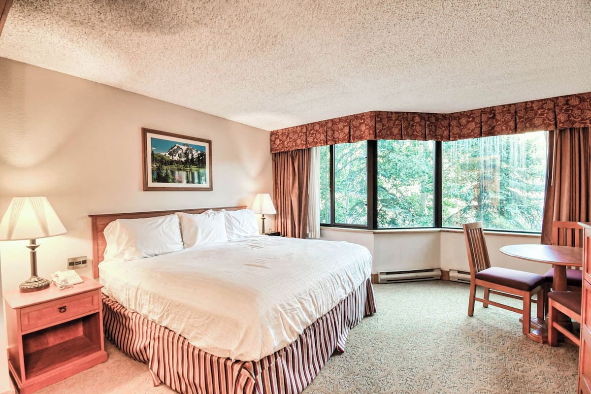 Family Studio | Down comforters, iron/ironing board, free WiFi
