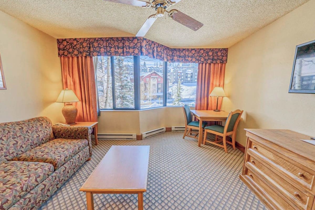 Junior Suite | Down comforters, iron/ironing board, free WiFi