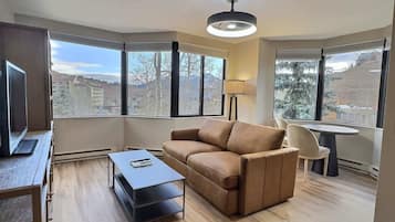 Studio Suite có thiết kế đặc sắc | Chăn bông, bàn ủi/dụng cụ ủi quần áo