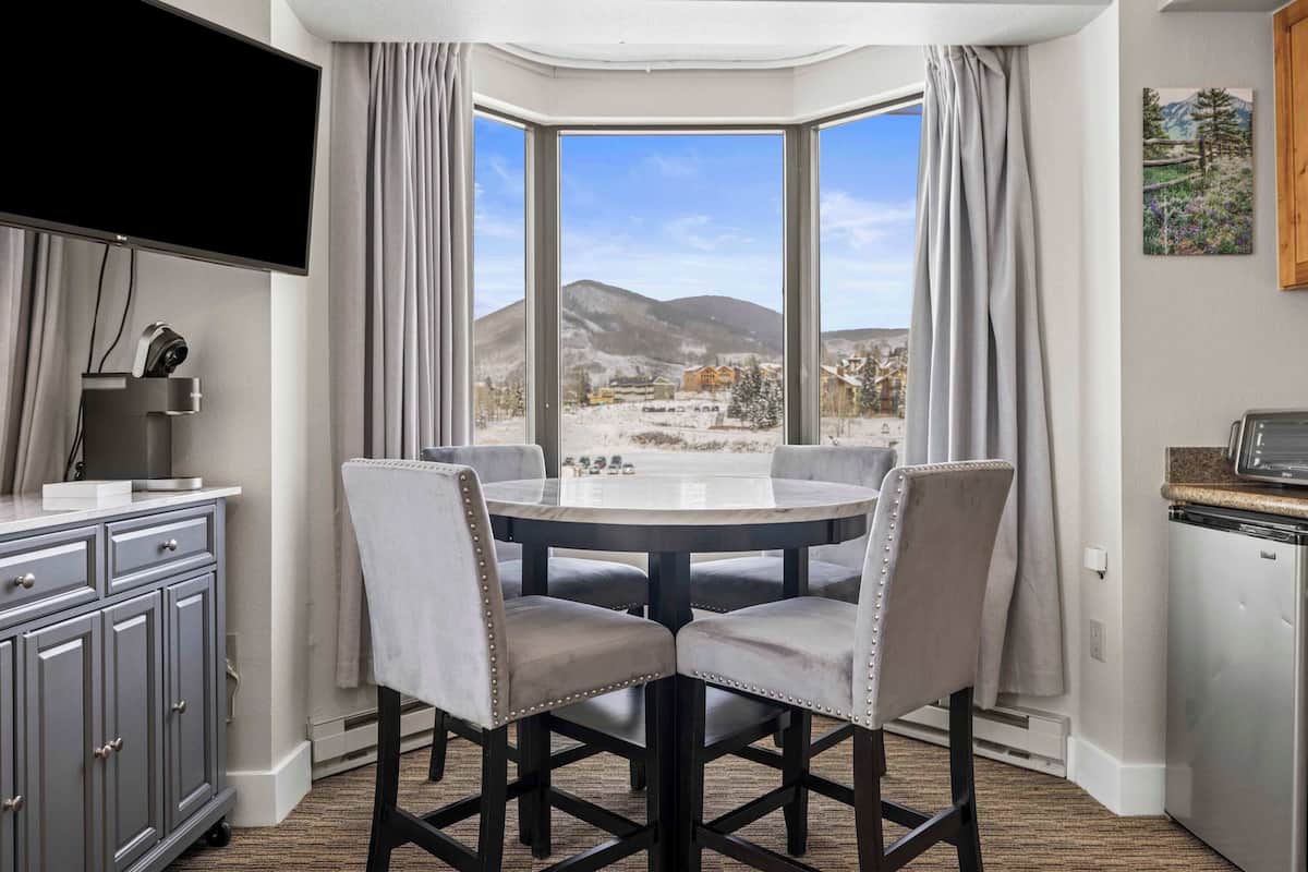 Design Studio Suite No Resort Fee | Down comforters, iron/ironing board, free WiFi, bed sheets