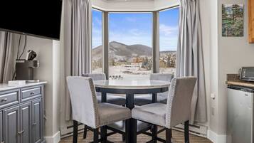 Design Studio Suite No Resort Fee | Down comforters, iron/ironing board, free WiFi, bed sheets