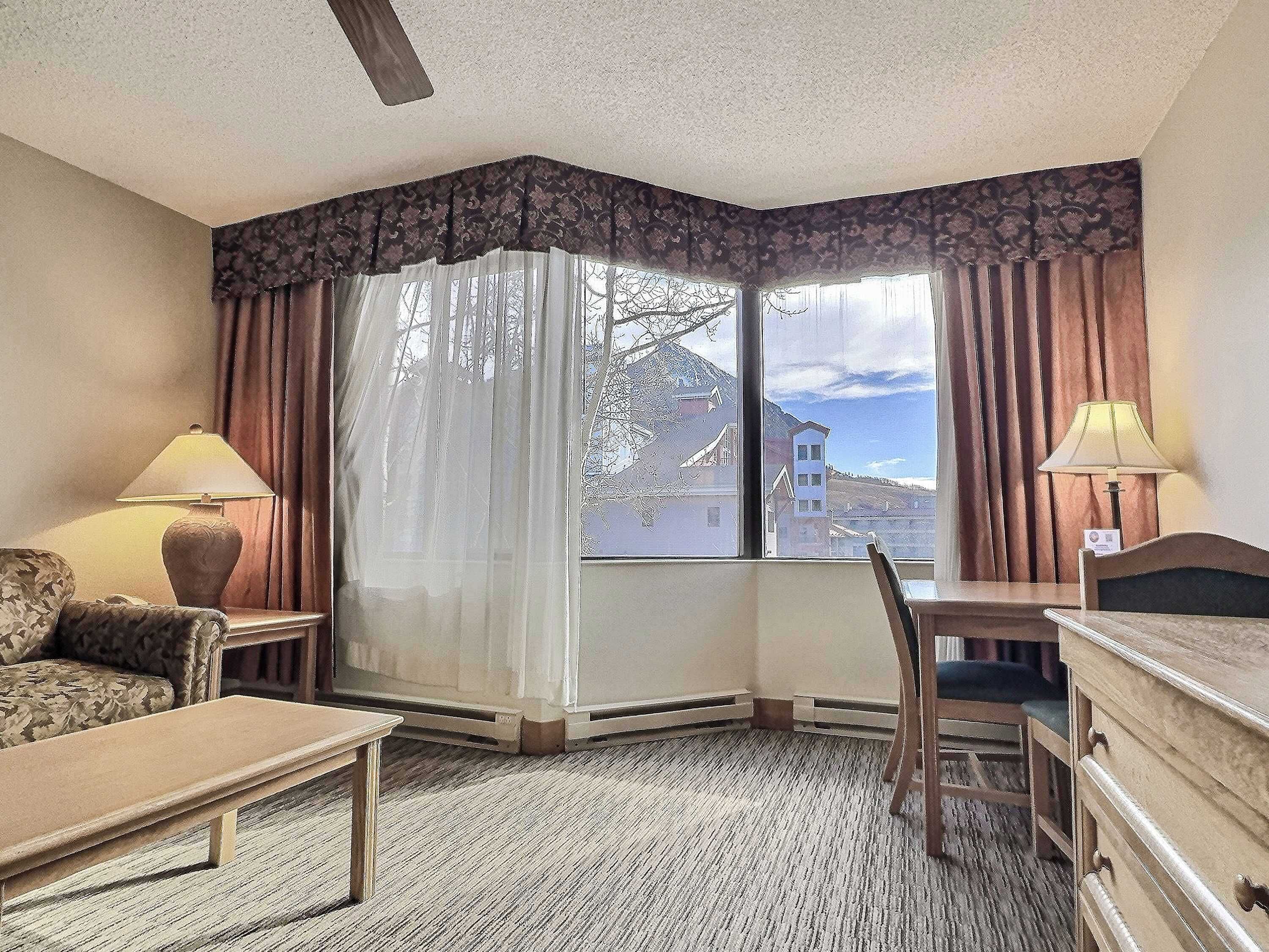 普通套房, 1 張特大雙人床和 1 張沙發床, 山景 | 羽絨被、熨斗/熨衣板、免費無線上網、床單