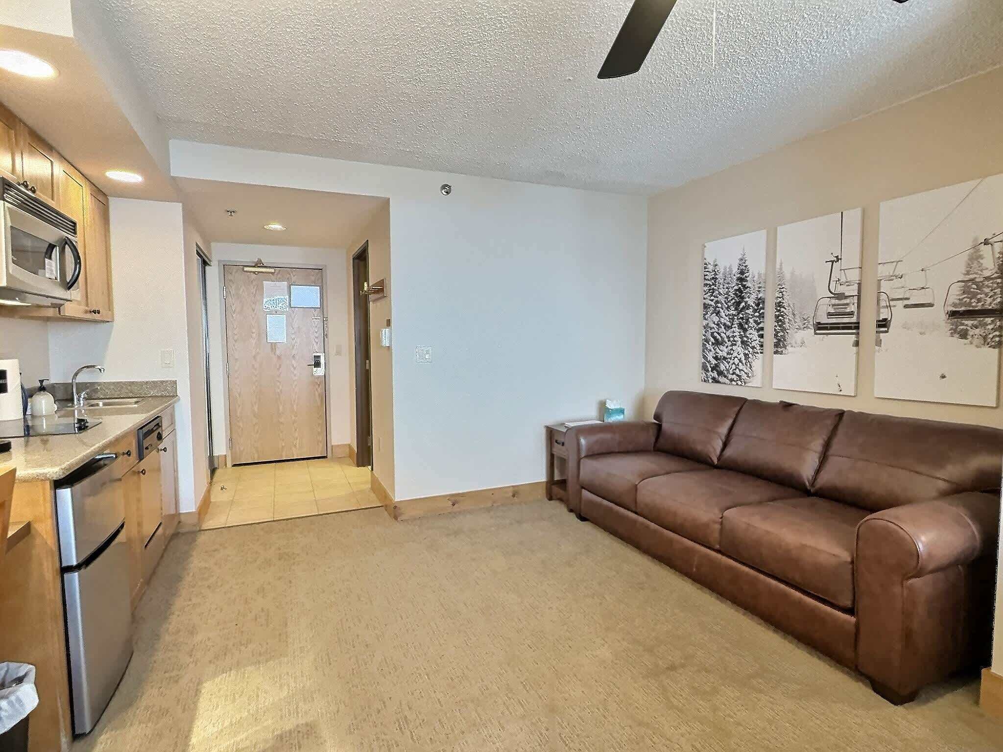 特色開放式客房, 1 張特大雙人床和 1 張沙發床 | 羽絨被、熨斗/熨衣板、免費無線上網、床單