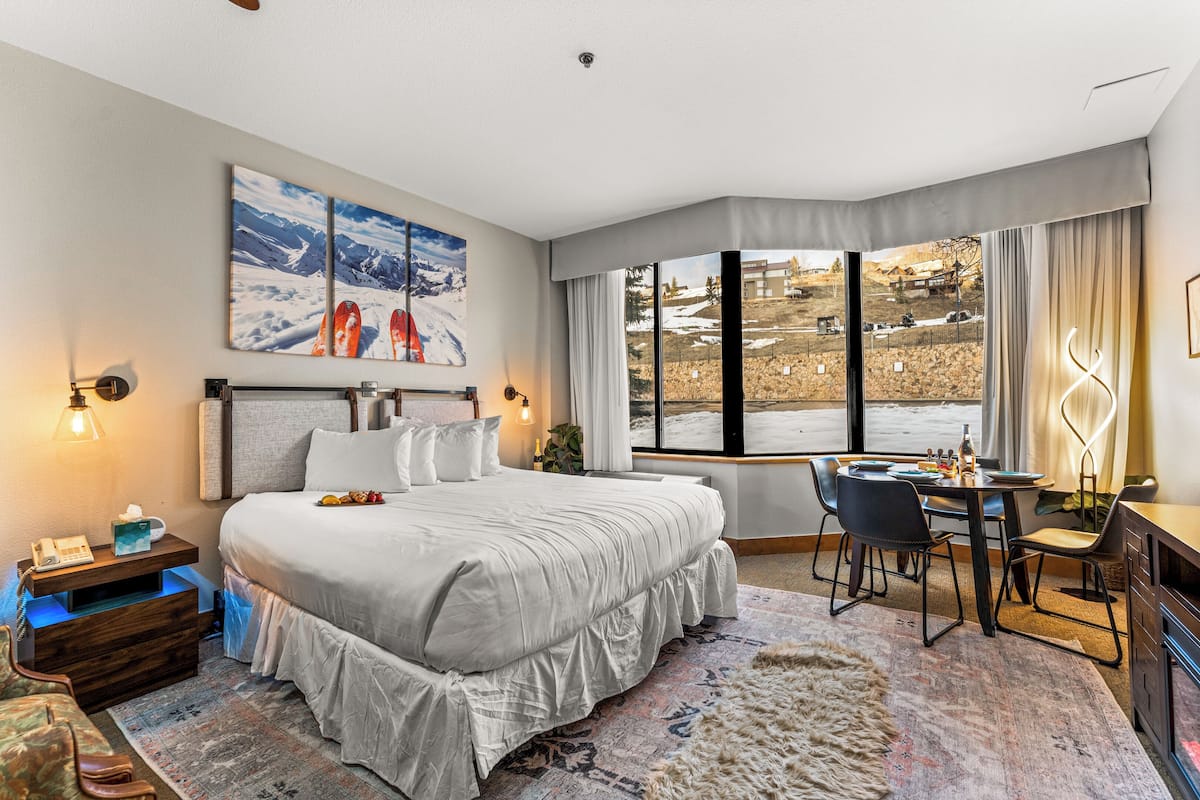 Design Studio | Down comforters, iron/ironing board, free WiFi